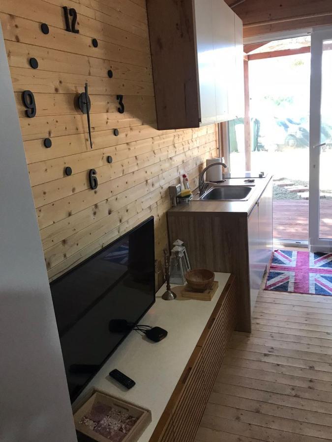 Gjiri Lalzit Holiday home